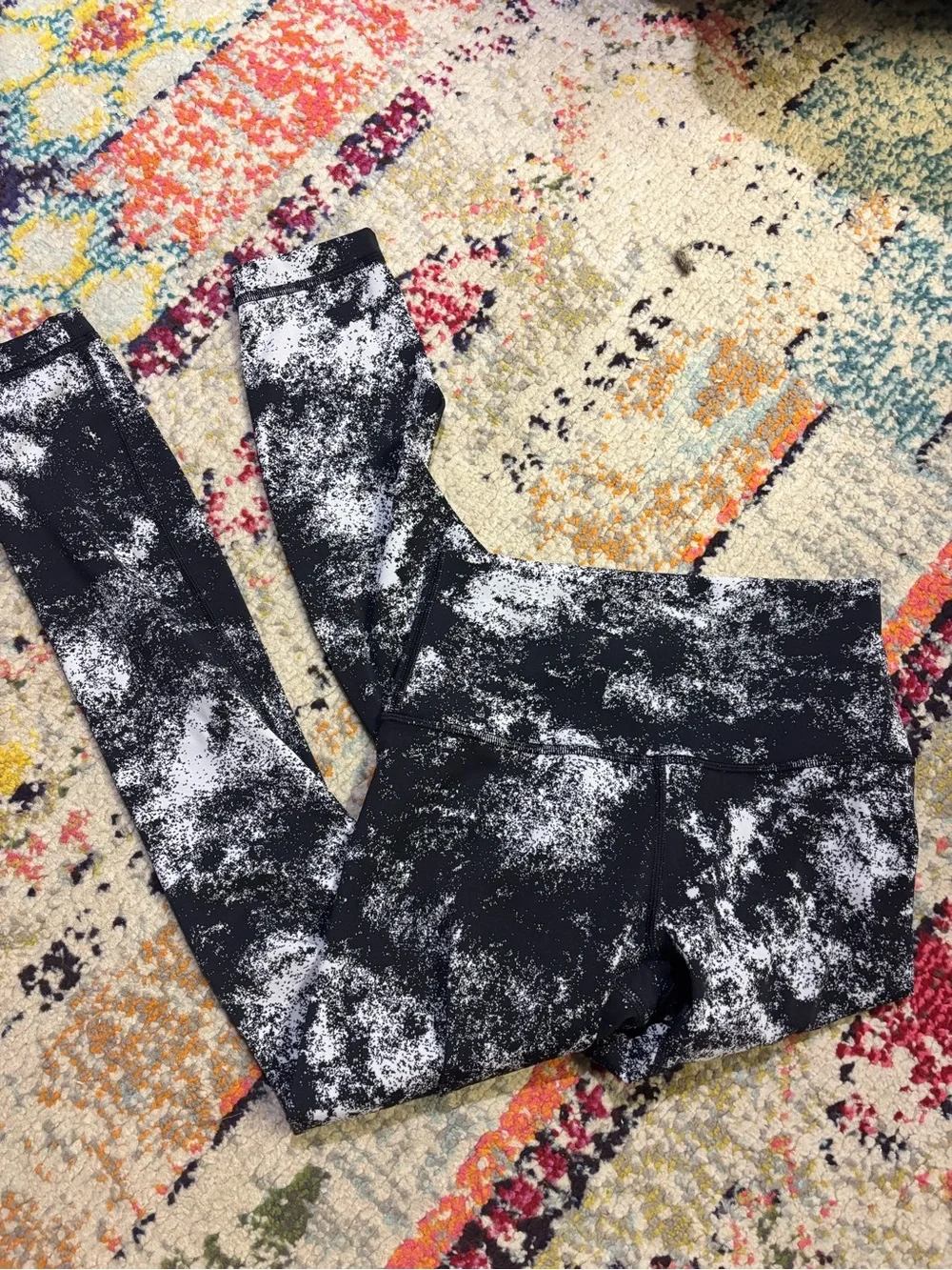 Lululemon Black & White Printed Athletic Leggings